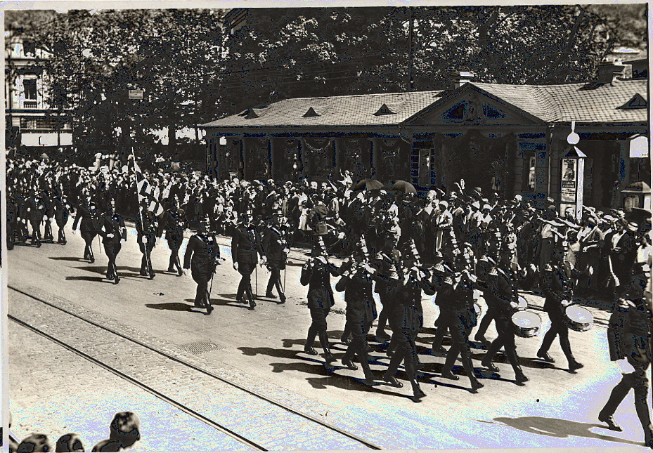 Polizeiparade am Bismarckplatz nach 1933