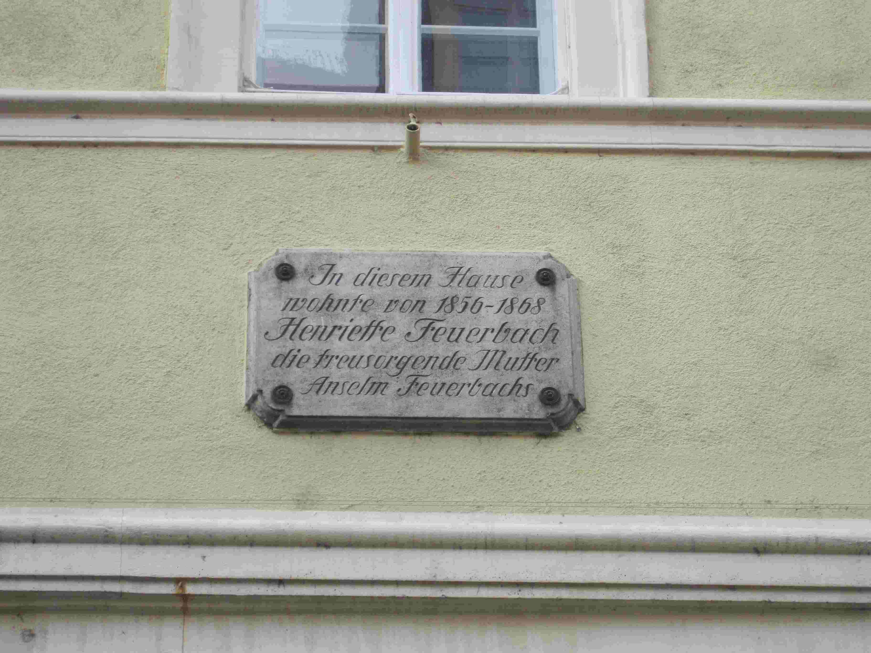 Tafel an der Hauptstraße 84