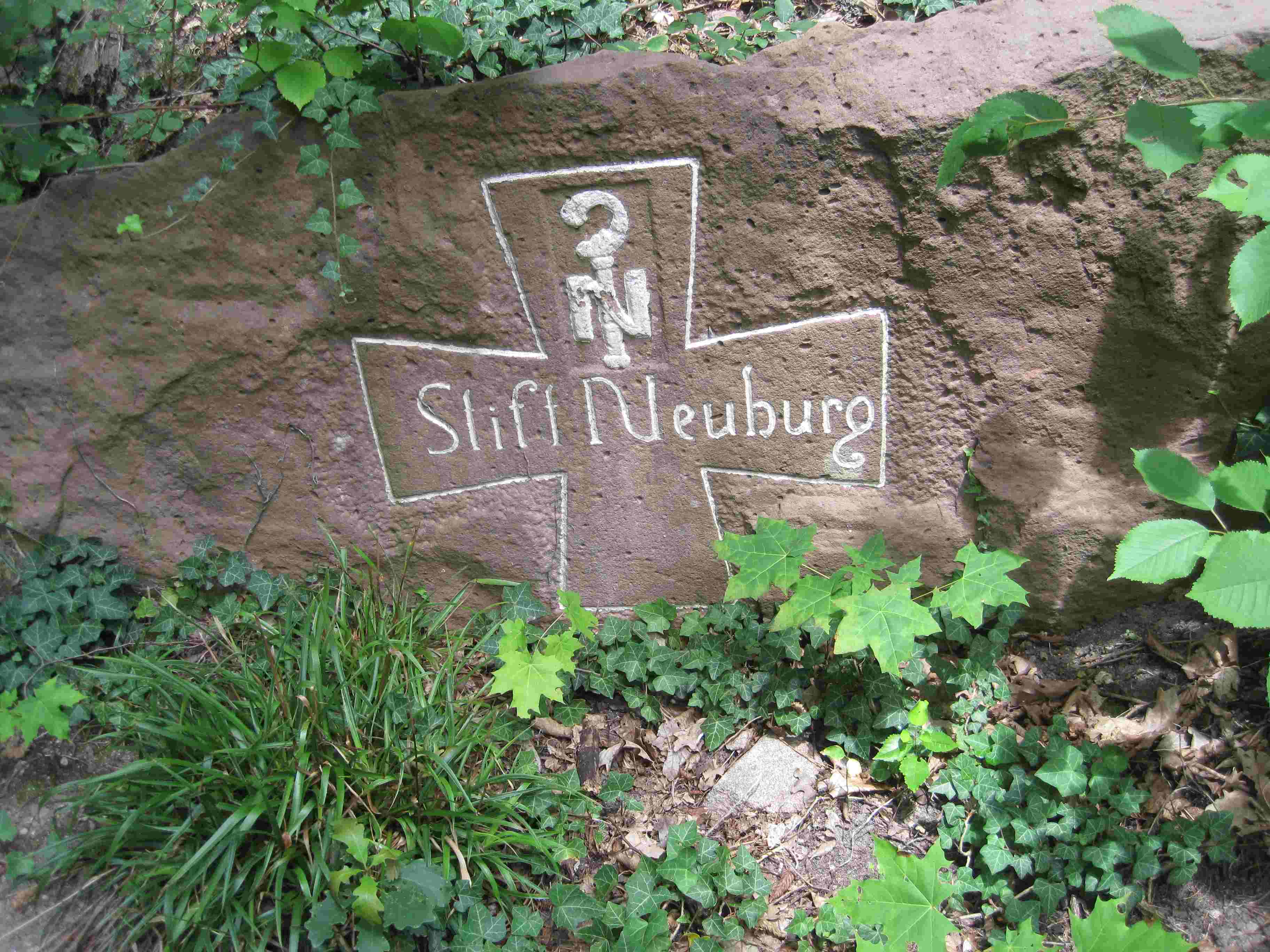 Kreuz bei Abtei Neuburg